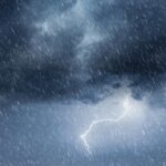 Angin Kencang Terjang Jakarta Utara, Atap Rumah dan Sekolah Porak-poranda