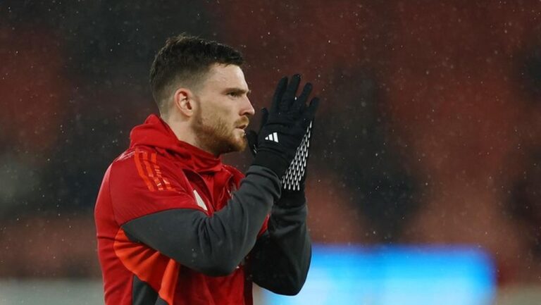Arne Slot Pertahankan Andy Robertson, Tottenham Gagal Boyong Bek Kiri Liverpool Arne Slot Pertahankan Andy Robertson, Tottenham Gagal Boyong Bek Kiri Liverpool