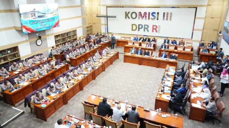 DPR Kompak Dukung Polri Tetap di Bawah Kendali Langsung Presiden