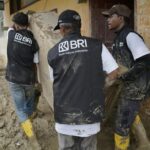 70 Relawan BRI Peduli Turun Tangan Bersih-bersih Sekolah Pascabencana Aceh Tamiang