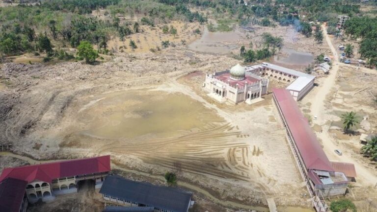 Bencana Sumatera: 1.201 Tewas, 113 Ribu Mengungsi Akibat Banjir dan Longsor
