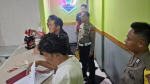 Polisi Sita Ratusan Botol Miras di Karaoke dan Warung Serang dalam Operasi Pekat