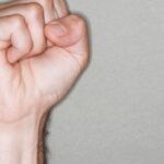 Aksi Arogan Sejoli Merokok Sambil Berkendara di Palmerah Berujung Pukulan