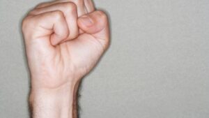 Aksi Arogan Sejoli Merokok Sambil Berkendara di Palmerah Berujung Pukulan