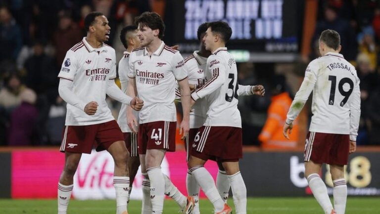 Arsenal Terancam Disalip Man City, Gary Neville Ingatkan Peluang Pep Guardiola