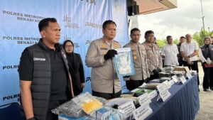 13 Warung di Bekasi Berkedok Jual Tramadol, 17 Orang Dibekuk dan 12.649 Pil Disita