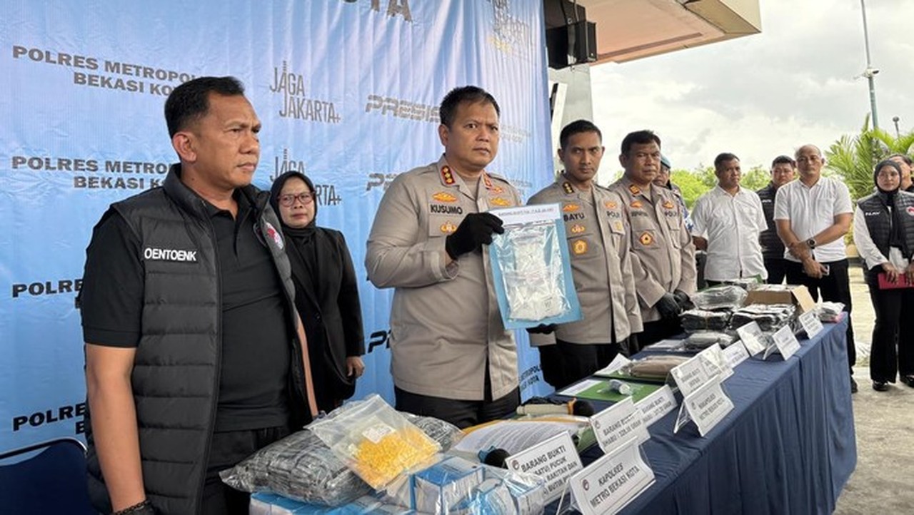 13 Warung di Bekasi Berkedok Jual Tramadol, 17 Orang Dibekuk dan 12.649 Pil Disita
