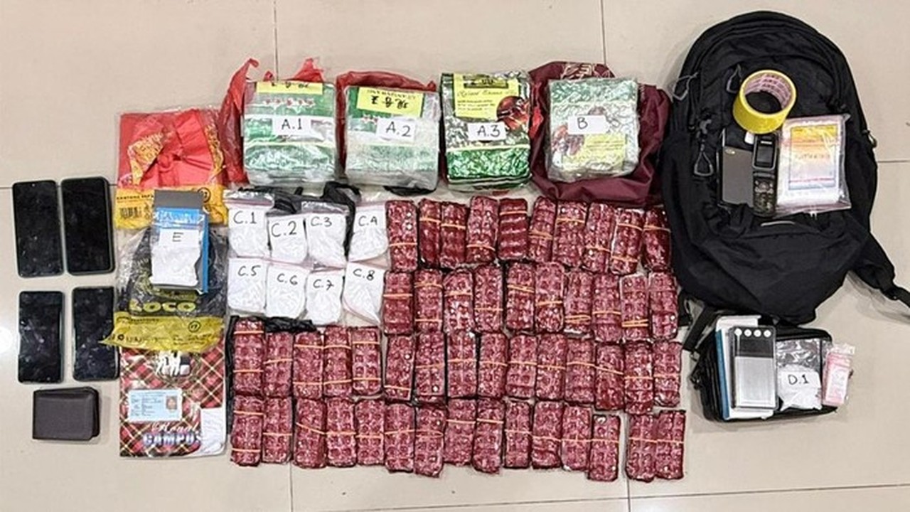 Polda Metro Jaya Sita 27 Kg Sabu dan Ribuan Happy Five di Tangerang, Dua Pengedar Dibekuk Polda Metro Jaya Sita 27 Kg Sabu dan Ribuan Happy Five di Tangerang, Dua Pengedar Dibekuk