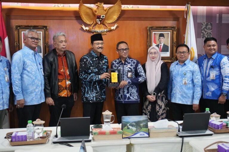 Mensos Gus Ipul Ajak Kadinsos Kalsel Awasi Ketat Penyaluran Bansos