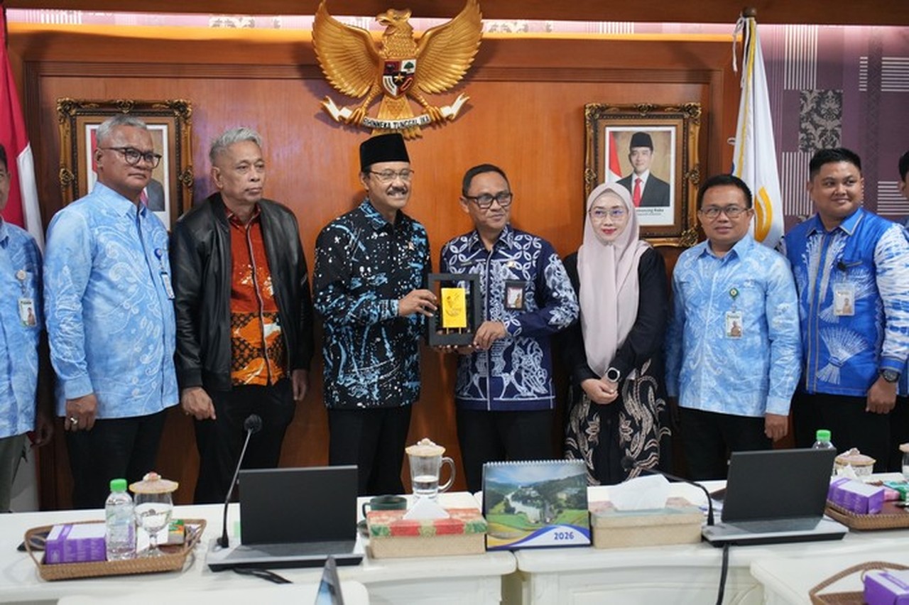 Mensos Gus Ipul Ajak Kadinsos Kalsel Awasi Ketat Penyaluran Bansos Mensos Gus Ipul Ajak Kadinsos Kalsel Awasi Ketat Penyaluran Bansos