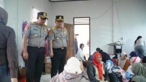 Sespimti Polri Salurkan Bantuan ke Korban Longsor Cisarua, Bandung Barat