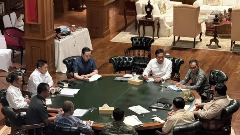 Prabowo Bahas Pembangunan 10 Kampus Kolaborasi RI-Inggris di Hambalang Prabowo Bahas Pembangunan 10 Kampus Kolaborasi RI-Inggris di Hambalang