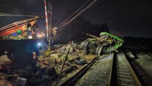 Truk vs Kereta Gejayana di Kebumen: Sopir Tewas, Jalur KA Sempat Terganggu