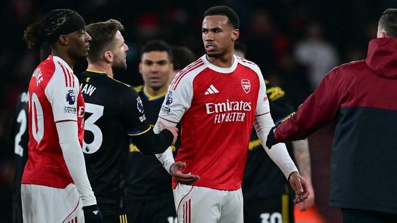 Gabriel Magalhaes Dicap Pecundang Usai Tolak Salaman dengan Harry Maguire