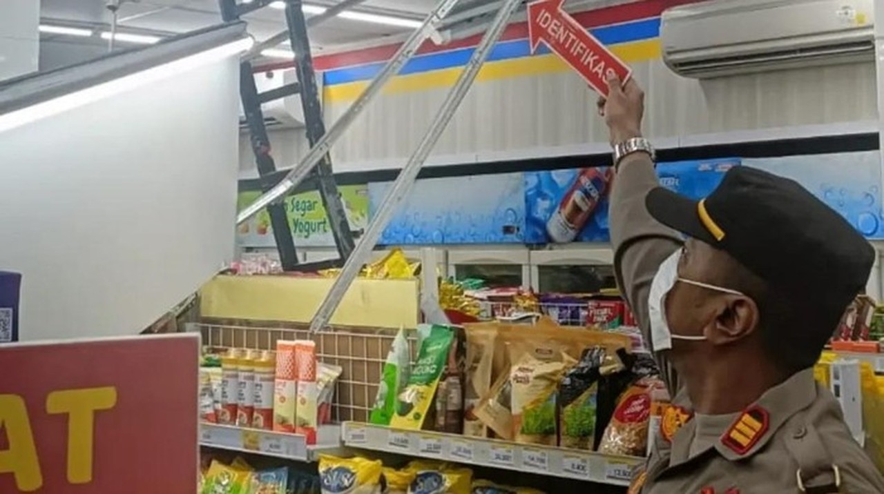 Maling Bobol ATM Minimarket Depok, Jebol Plafon dan Gudang, Polisi Buru Pelaku Maling Bobol ATM Minimarket Depok, Jebol Plafon dan Gudang, Polisi Buru Pelaku