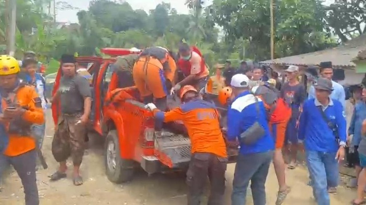 Lansia Ikna (70) Tenggelam Saat Seberangi Sungai Ciujung dengan Batang Pisang