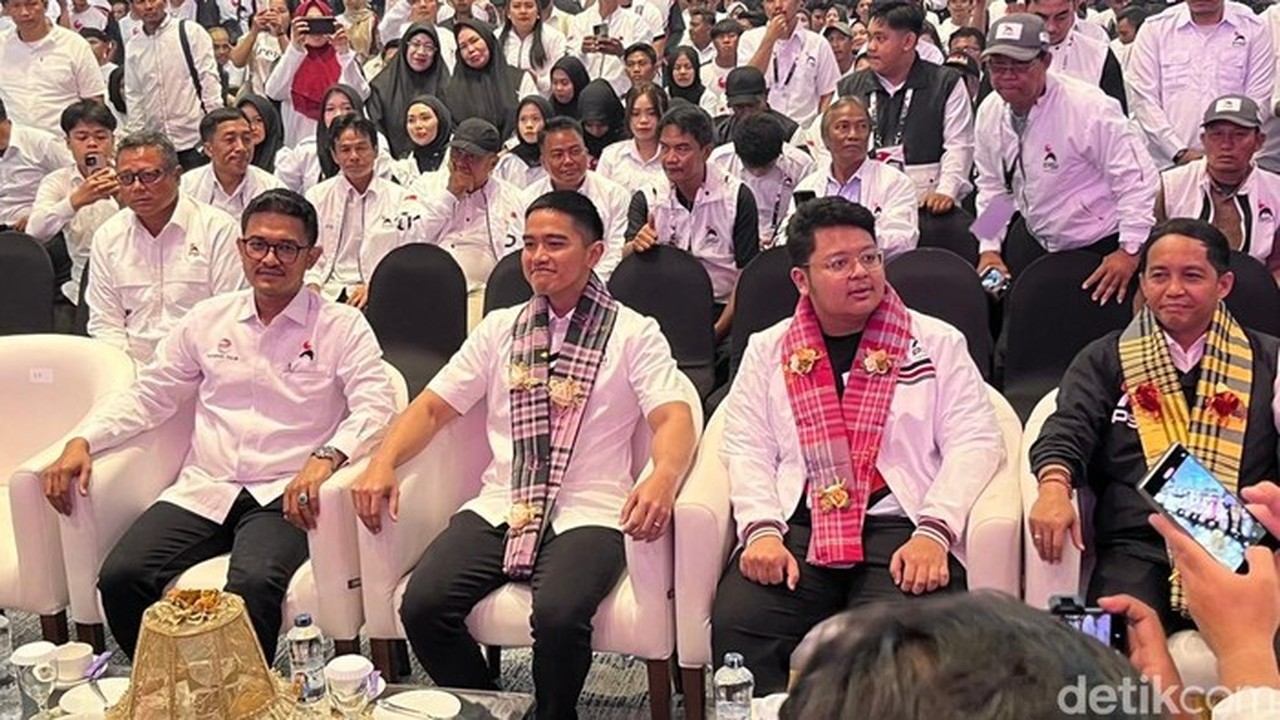 Kaesang Pangarep Tiba di Makassar, Disambut Meriah Tarian Adat Sulsel dalam Pelantikan PSI