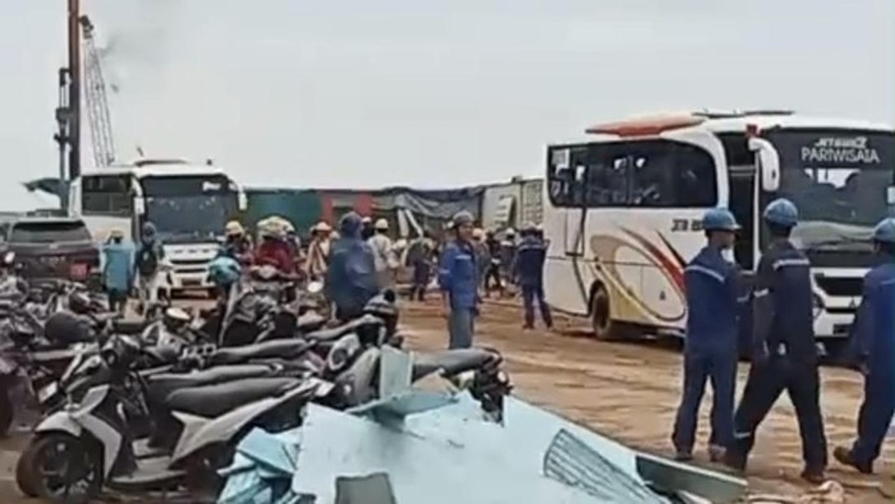 Bentrok Pekerja Tambang Nikel di Kolaka, Dua TKA China Diamankan Polisi Bentrok Pekerja Tambang Nikel di Kolaka, Dua TKA China Diamankan Polisi