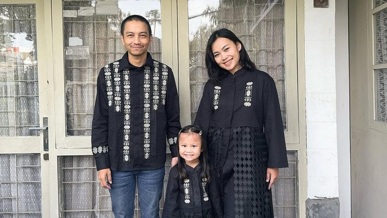 Istri Fiersa Besari Ditabrak Mobil di Stasiun Gambir, Alami Cedera Kaki