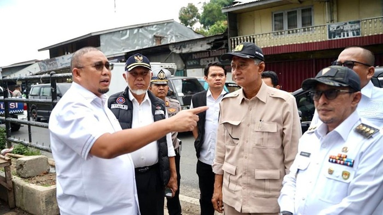 Andre Rosiade dan Menteri PU Tinjau Pasar Koto Baru, Cari Solusi Macet Menahun