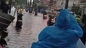 Hujan Deras Guyur Bekasi, Banjir Rendam Sejumlah Kawasan Termasuk Harapan Indah dan Kalimalang