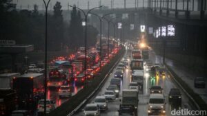 Macet Pagi Ini: Sejumlah Ruas Tol Menuju Jakarta Alami Kepadatan Volume Kendaraan