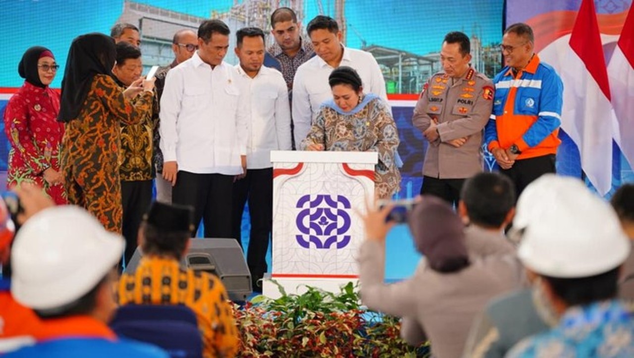 Titiek Soeharto Resmikan Revitalisasi Pabrik Pupuk Kaltim, Harap Petani Makin Sejahtera