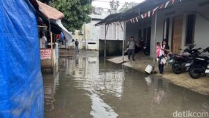 Banjir Pagi Hari di Stasiun Rawa Buaya Jakarta Barat Berangsur Surut