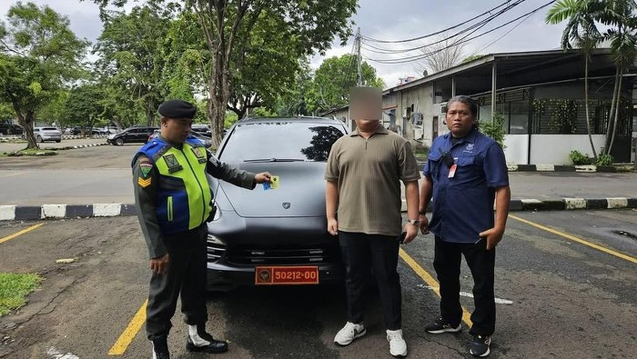 Porsche Cayenne Berpelat Dinas Palsu di Halim, Kementerian Pertahanan Beri Penjelasan Tegas
