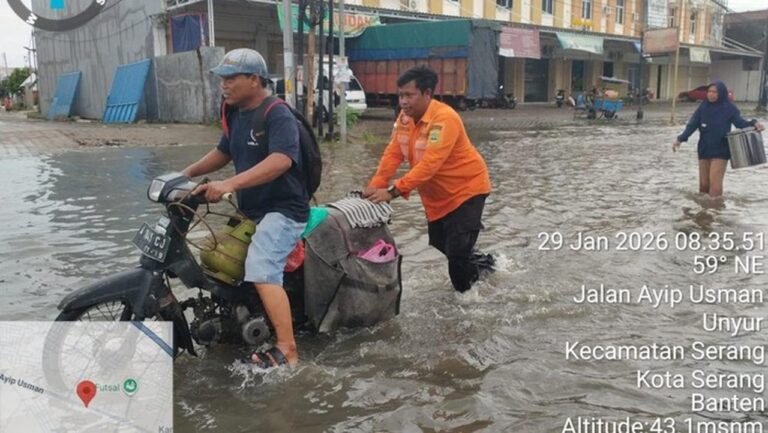 Banjir Landa Kota Serang, 330 Rumah Terendam dan Ribuan Warga Terdampak Banjir Landa Kota Serang, 330 Rumah Terendam dan Ribuan Warga Terdampak
