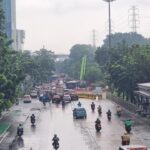 Banjir di Jalan DI Pandjaitan Jakarta Timur Surut, Lalin ke Sunter Masih Padat Merayap