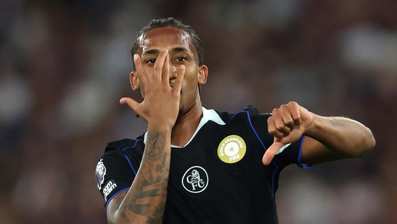 Chelsea Bangkit di Kandang Napoli, Wejangan Liam Rosenior Kunci Comeback Dramatis