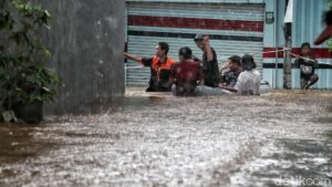 Banjir Cipinang Melayu Akibat Luapan Kali Sunter, Air Capai Ketinggian 130 Cm