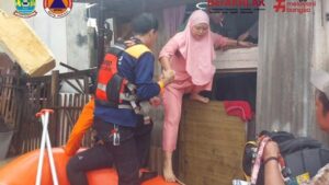 Banjir Bekasi Meluas, Air Capai 1,5 Meter, Warga Terdampak Mulai Dievakuasi