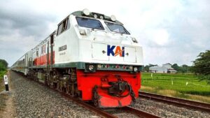 Penumpang Siram Jalan dengan Jet Shower Toilet, KAI Tegur Keras Aksi Viral di TikTok