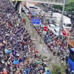 Banjir Daan Mogot: Genangan 60 Cm Lumpuhkan Arus, Motor Lawan Arah Picu Macet Parah