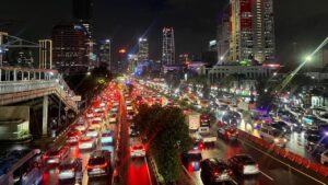 Hujan Deras Guyur Jakarta, Lalu Lintas Tol Dalam Kota dan Gatot Subroto Macet Parah