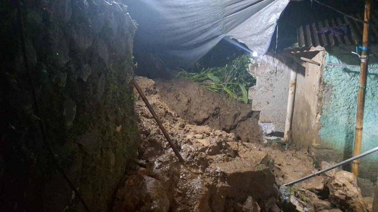 Tembok Penahan Tanah Longsor di Bogor, Satu Warga Tewas Tertimbun Akibat Hujan Deras