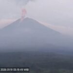 Gunung Semeru Erupsi Tiga Kali Pagi Ini, Kolom Abu Capai 1 Kilometer