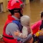 Banjir Rawajati Jakarta Selatan Meluap Hingga 1,5 Meter, Warga Dievakuasi Petugas