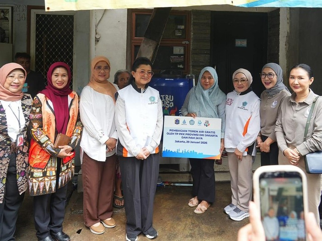 TP PKK DKI dan PAM JAYA Bagikan 1.000 Toren Air Gratis untuk Warga Bertekanan Air Rendah