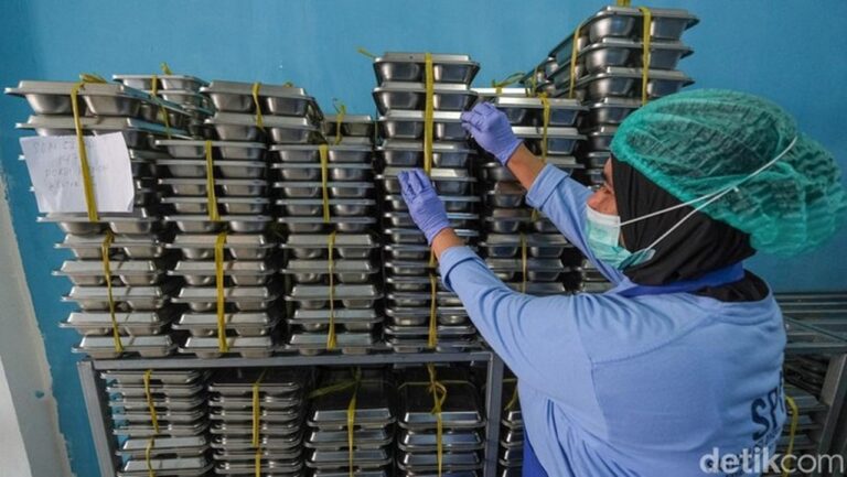 109 Siswa SMAN 2 Kudus Diduga Keracunan Makanan Bergizi, Bupati Evaluasi Program MBG 109 Siswa SMAN 2 Kudus Diduga Keracunan Makanan Bergizi, Bupati Evaluasi Program MBG