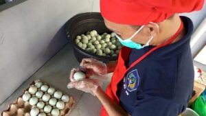 Warga Binaan Lapas Kotabaru Ciptakan Telur Asin UMKM La New City, Bekali Keterampilan Mandiri