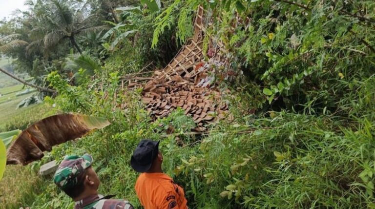 Tanah Bergerak di Sukamakmur Bogor: 60 Keluarga Terdampak, Pemkab Kaji Relokasi Warga