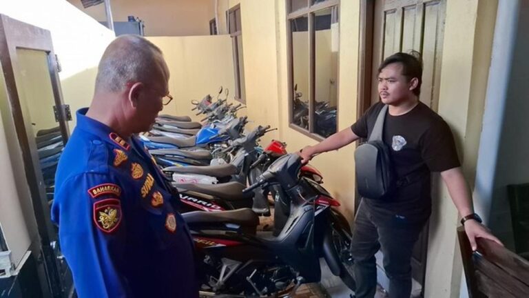 Terlilit Utang, Oknum Kades di Sintang Nekat Curi Motor Warga untuk Lunasi Kewajiban Terlilit Utang, Oknum Kades di Sintang Nekat Curi Motor Warga untuk Lunasi Kewajiban
