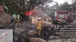 Rumah dan Lapak Semi Permanen di Cengkareng Terbakar Hebat, Dugaan Korsleting Listrik