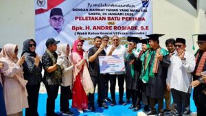 Andre Rosiade Berikan Hadiah Umrah untuk 3 Siswa Hafal Al-Qur’an 30 Juz di Padang