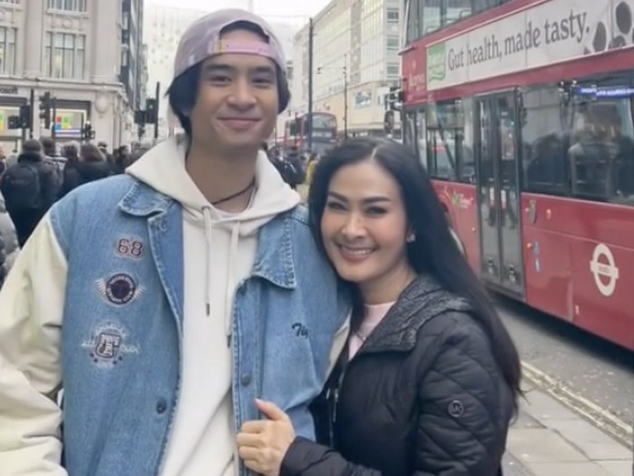 Iis Dahlia Ungkap Alasan Devano Danendra Ubah Nama Panggung Jadi Devano