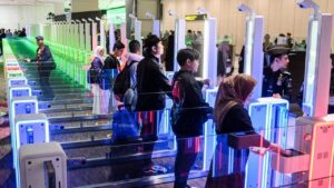 Imigrasi Berbagi Tips Agar Pemeriksaan Lancar Saat Liburan ke Luar Negeri