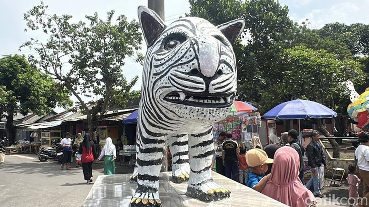 Patung Macan Kediri Mirip Kuda Nil Ditawar Rp 180 Juta, Kini Jadi Objek Wisata Dadakan